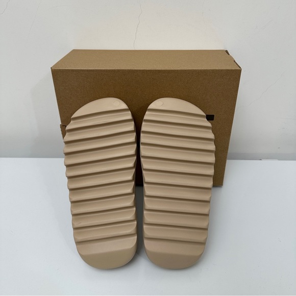 Yeezy Slide Pure - Picture 2 of 5